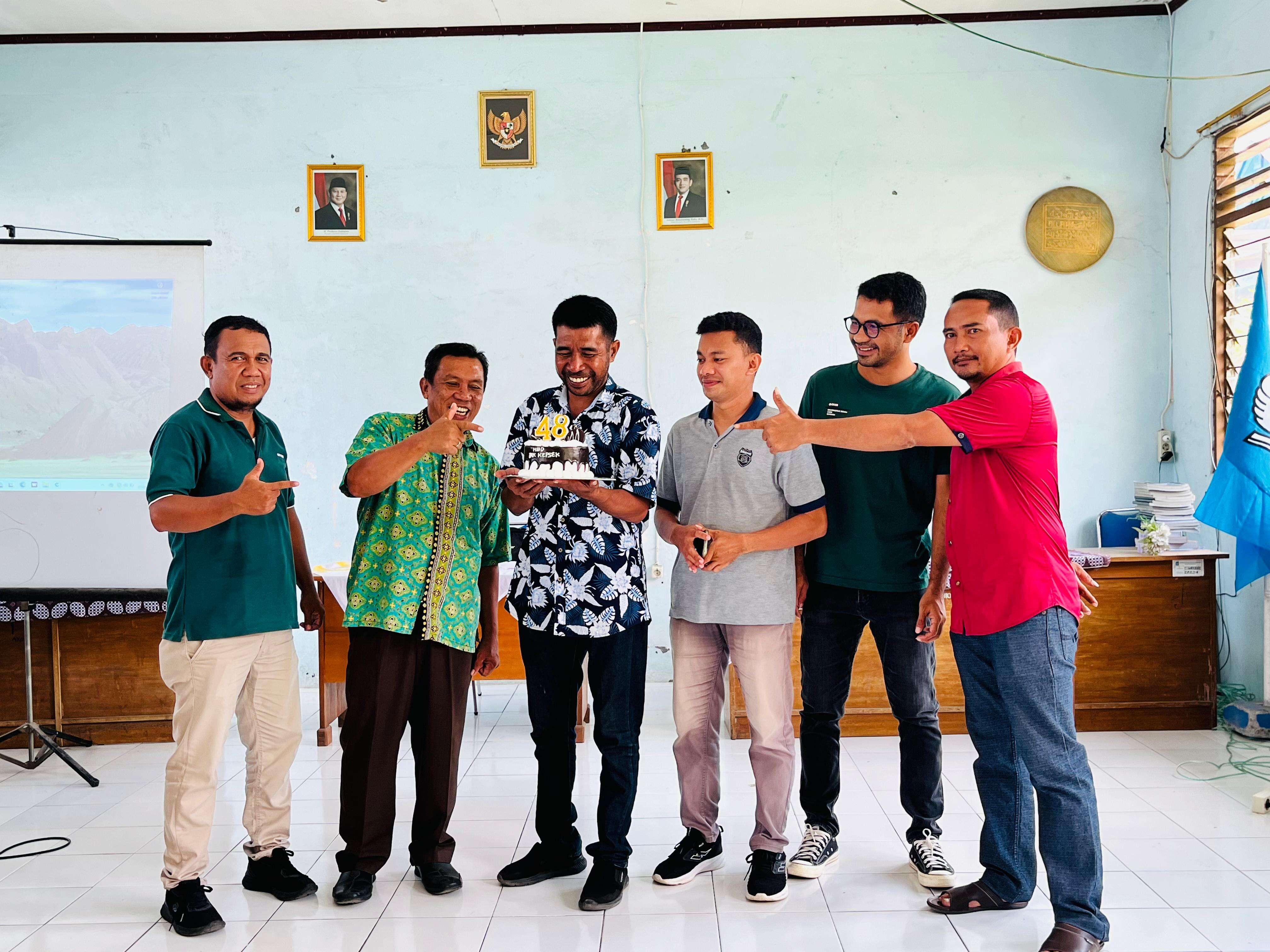 ULANG TAHUN KEPALA SMP NEGERI 1 HALMAHERA UTARA